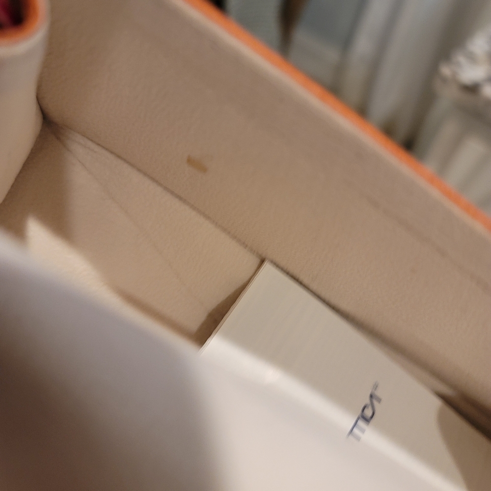 Tory Burch Sunglass Case + Protective Bag - Picture 4 of 6